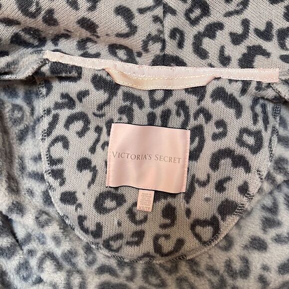 Victoria Secret bathrobe. Leopard print. Belted waist. Interior ties. Size XS. - Picture 4 of 6